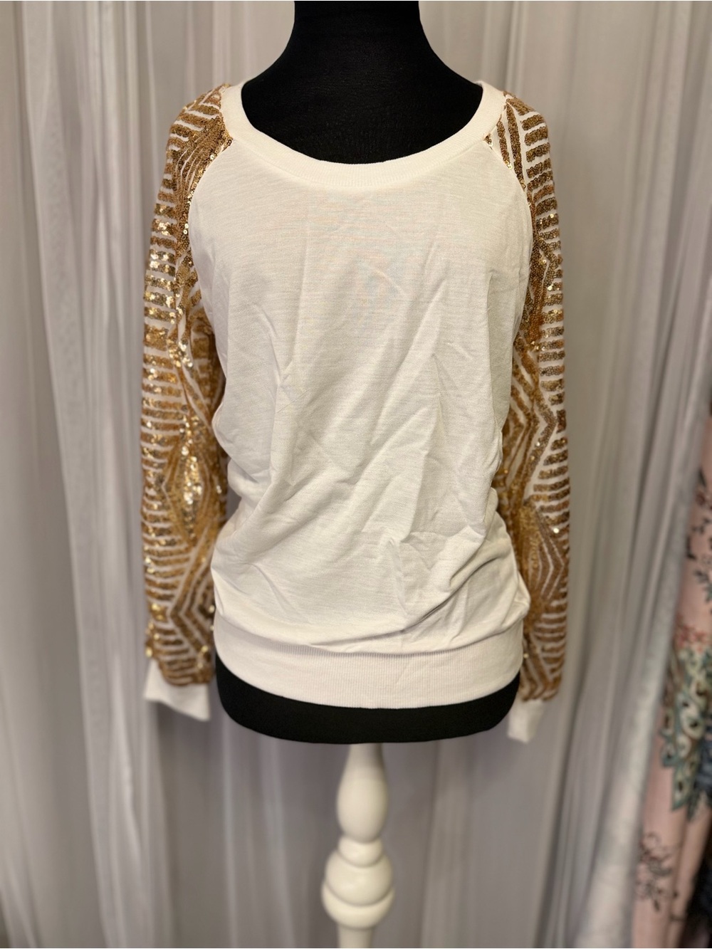 Xtaren NWT White & Gold Sequin Raglan Long Sleeve Top Small